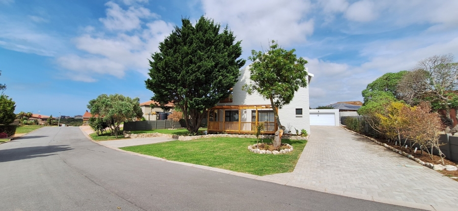 4 Bedroom Property for Sale in Stilbaai Wes Western Cape